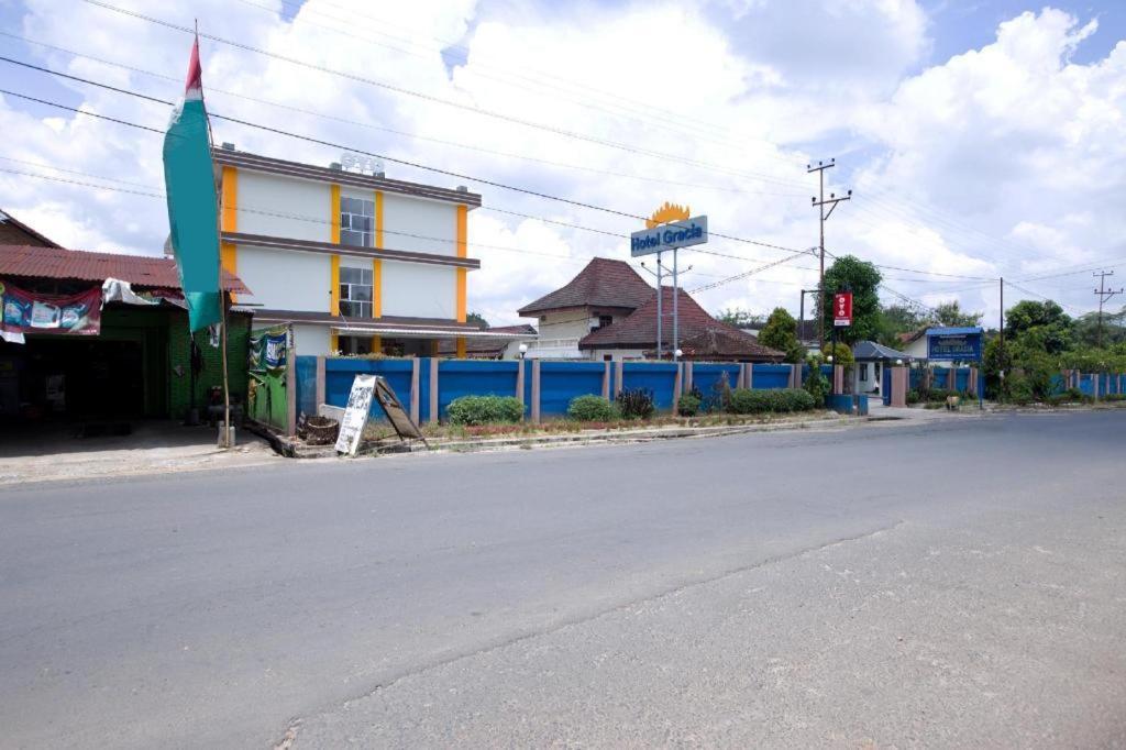 Oyo 3207 Hotel Gracia Bandar Lampung Eksteriør billede